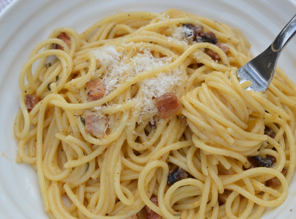 spaghetti carbonara fork