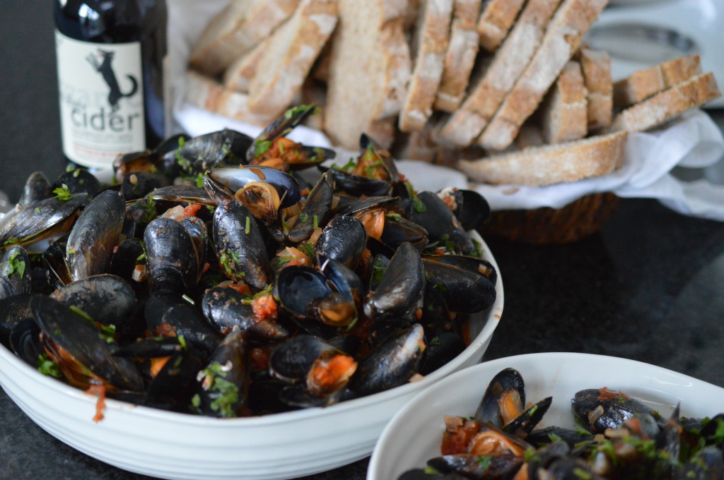 Mussels in tomato broth